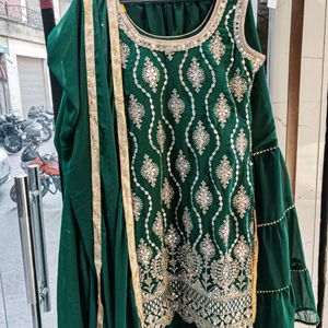 Elegant Garara suit with intricate thread work