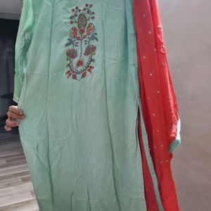 Kurta With Tikki And Thread Work & Duppata