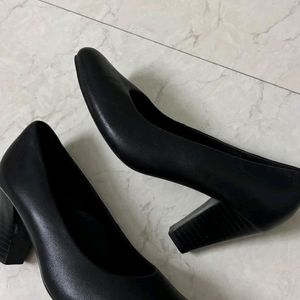 Black Formal Pumps