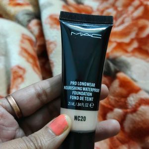 Pro Longwrar Foundation Mac