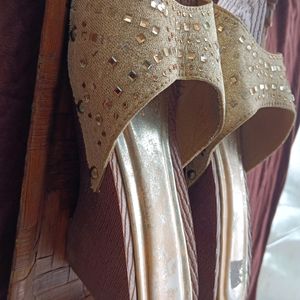 Gold wedges by ice