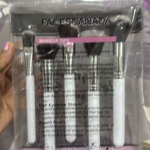 New Faces Canada Makeup Brush Set