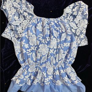 Pretty floral top for women