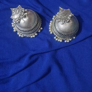 Big Jhumka's