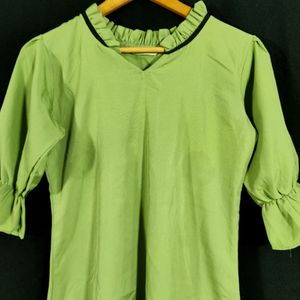 Light Green Top (Woman)