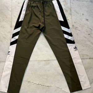 ADIDAS ORIGINALS STRAIGHT FIT OLIVE TRACK PANTS