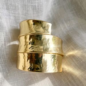 Golden Wave Hand Cuff