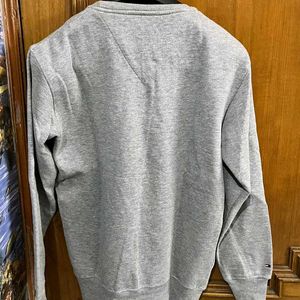 TOMMY HILFIGER LIGHT GREY CREW NECK SWEATSHIRT