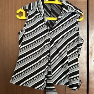 Collared Sleeveless Black N White Striped Top