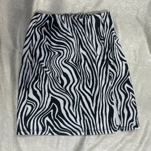 SSS ZEBRA  MINI SKIRT 💗(w Tag)