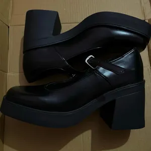 Aesthetic Black Wedges