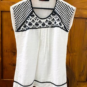109°F White Embroidered Top (Women)