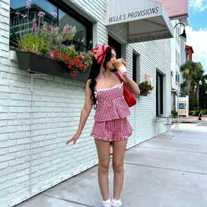 ✨cute red white strip short pant✨