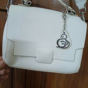 Beautiful White Hand Bag.