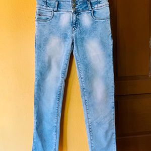 4 Bottom Trendy Jeans