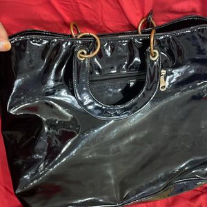 Osaiz Oversized Blck Glossy Bag