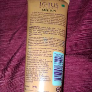 LOTUS HERBALS (SAFE SUN) MATTE SUNSCREEN