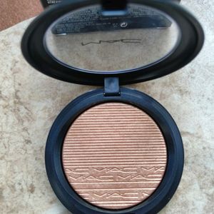 MAC Skinfinish highlighter