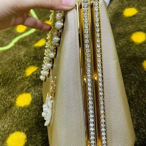 Women Embellish Golden Clutch Bag 💼