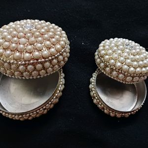 Two White Pearl Box