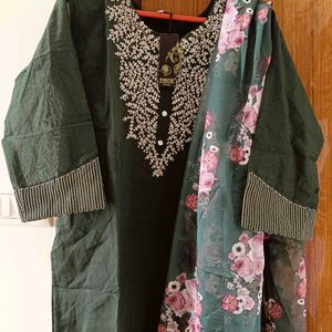 Kurta Set With Organza Floral Dupatta