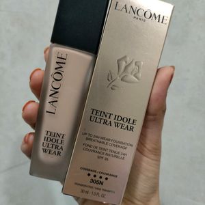 LANCOME Paris Ultra Wear Foundation.