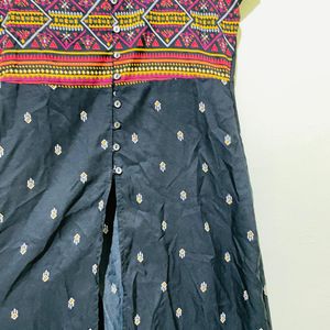 Women Printed Front Slit Kurthi