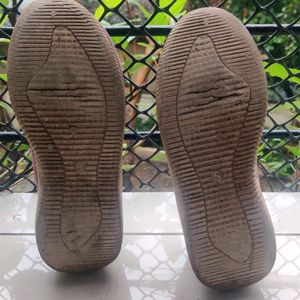 Very good condition Shoes Without lace for Girl