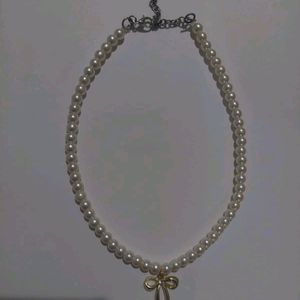 Bow Necklace