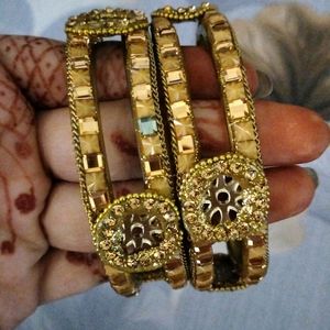 Combo Of 4 Bangles Set