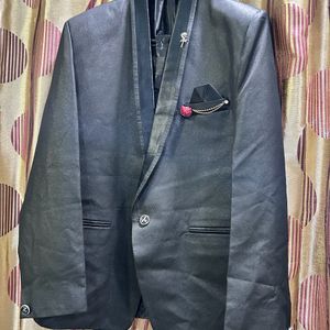 Men’s Black Blazer With Tie