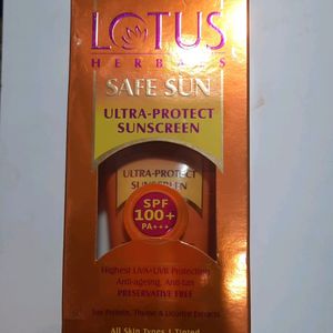 Lotus Herbals Safe Sun SPF100+