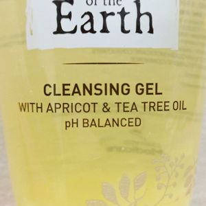 Fruit Of The Earth Cleansing Gel/facewash - With apricot & Tea Tree Oil ,pH Balanced. Good for Oily & Combination Skin Types.(150 ml)