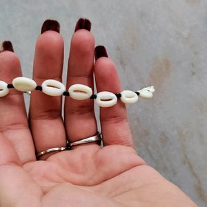 This classy Black And White Anklet 🖤🖤