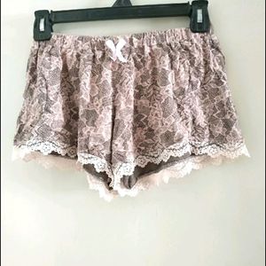 Beautiful Short With Nice Lace Detailing