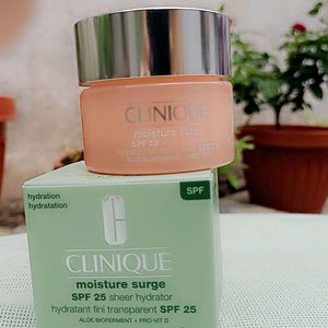 Clinique Moisture Surge SPF 25