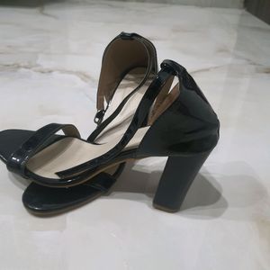 black colur heel