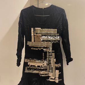 EMBELLISHED BLACK DRESS/TUNIC IN MEDIUM