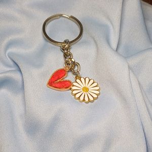 Daisy Heart Keychain ❤️ 🔑