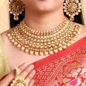 Kundan Necklace Set With Earing And Mangtika.