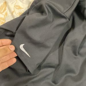 Nike men black gym T-shirt in good condition