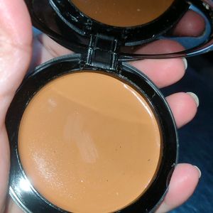 Classic Make Up U.S.A Compact With Concealer