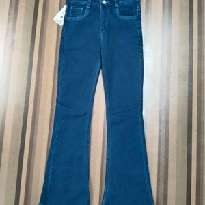 U-61 Size 28 Bootcutt Womenn Denim Jeans