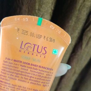 Lotus herbals 3-in-1 Matte Look Daily Sunscreen