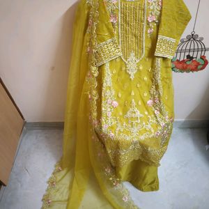 Pakistani Stitched Dress💛