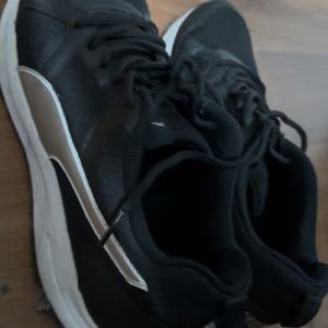 Black PUMA Original Sneakers Like New