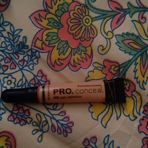 Concealer In Shade Medium