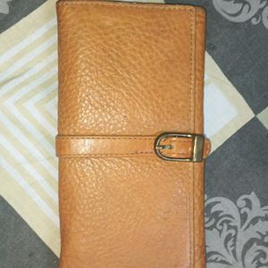 This is The Beautiful Leather purse For Women