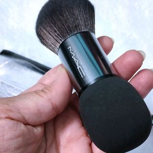 MAC Foundation Brush