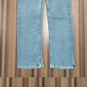 U-62 Size 28 Straight Women Denim Jeans